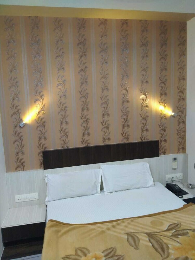 Hotel Decent