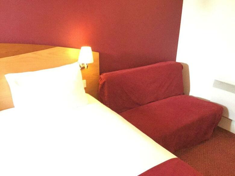 Waterloo Hub Hotel & Suites