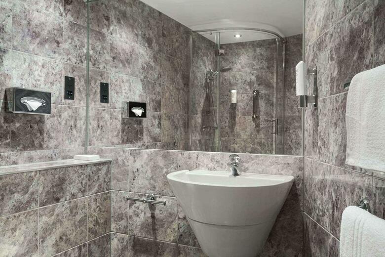 Waterloo Hub Hotel & Suites