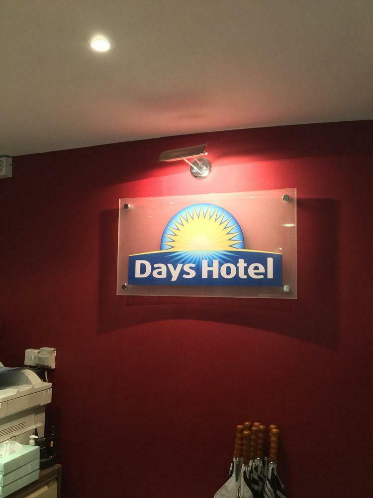 Waterloo Hub Hotel & Suites