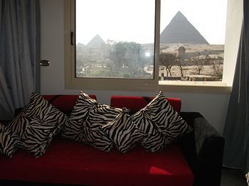 Albergue Pyramids View Inn