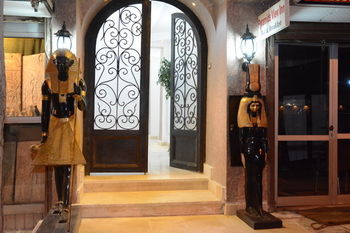 Albergue Pyramids View Inn