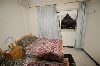 Albergue Pyramids View Inn