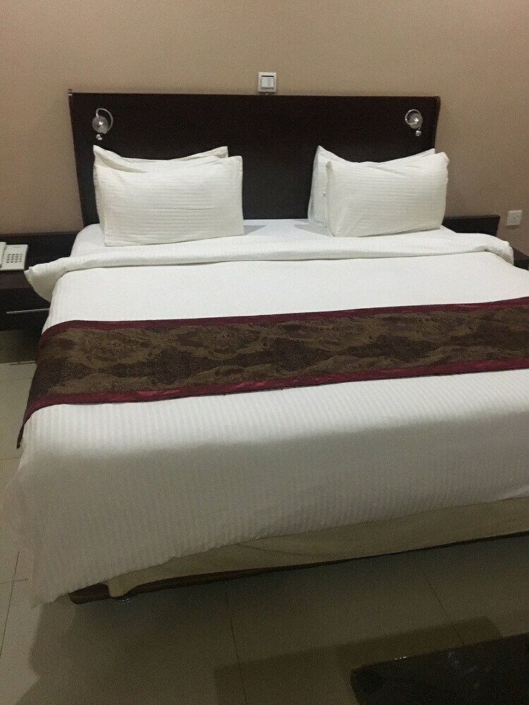 Hotel Silk Suites