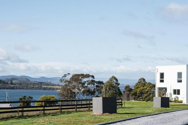Paradise Point - Tamar Valley Residence With Pool