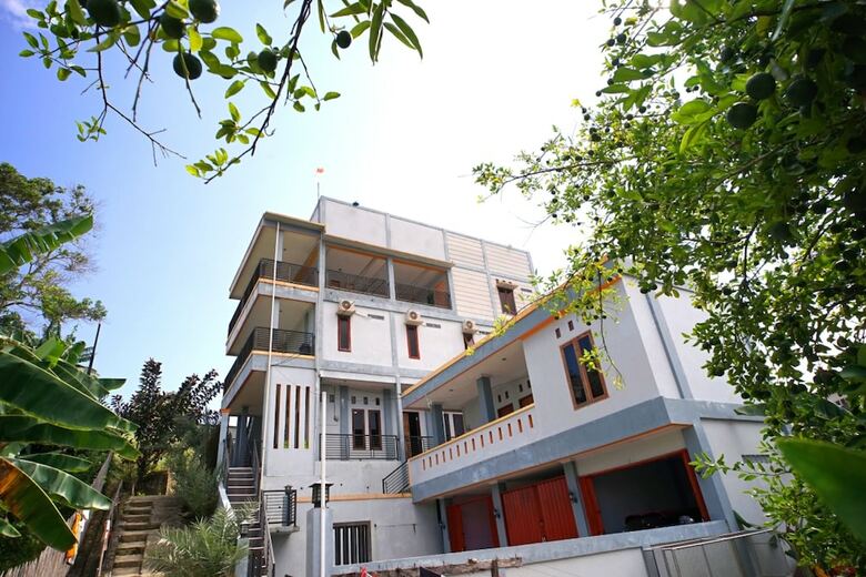 Hotel Oyo 2343 Winolanto Guest House