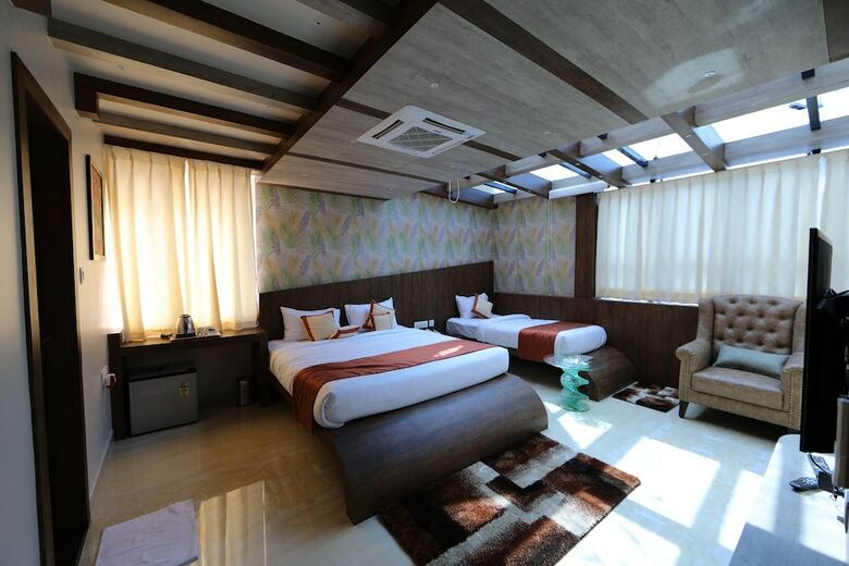 Hotel Aaccord Suites Inn
