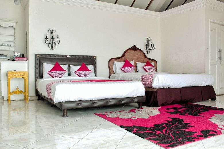 Hotel Oyo 2359 Bayfront Karnadia