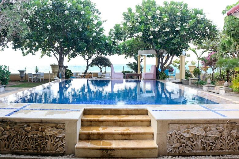 Hotel Oyo 2359 Bayfront Karnadia