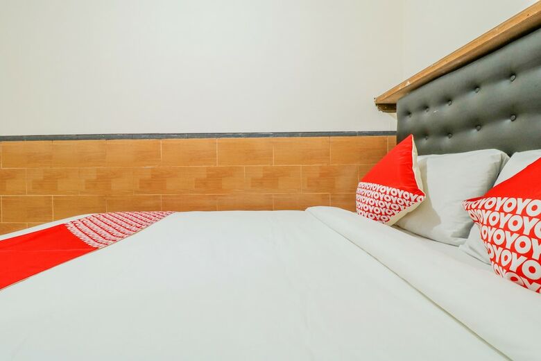 Hostal Oyo 2580 Hotel Puri Royan