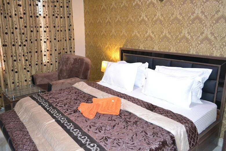 Peace Hotel And Suites