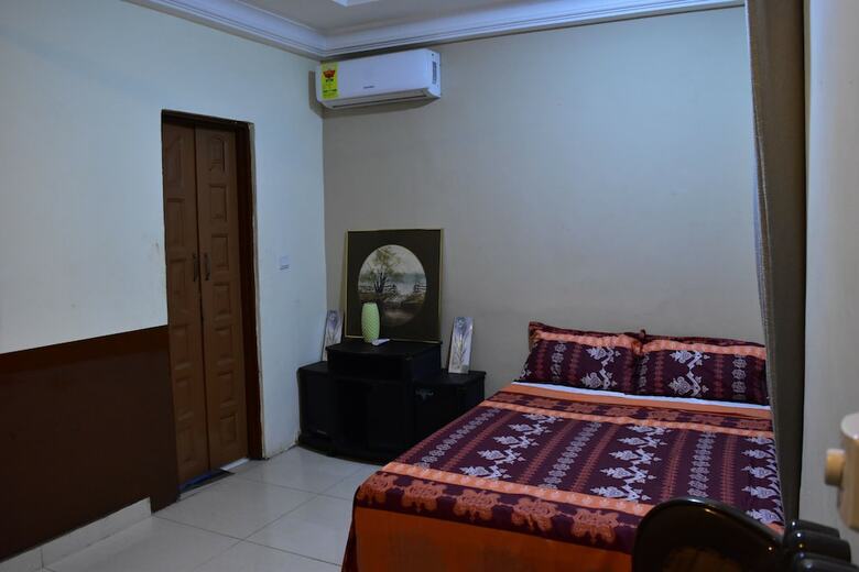 Hotel Chrisma Courts