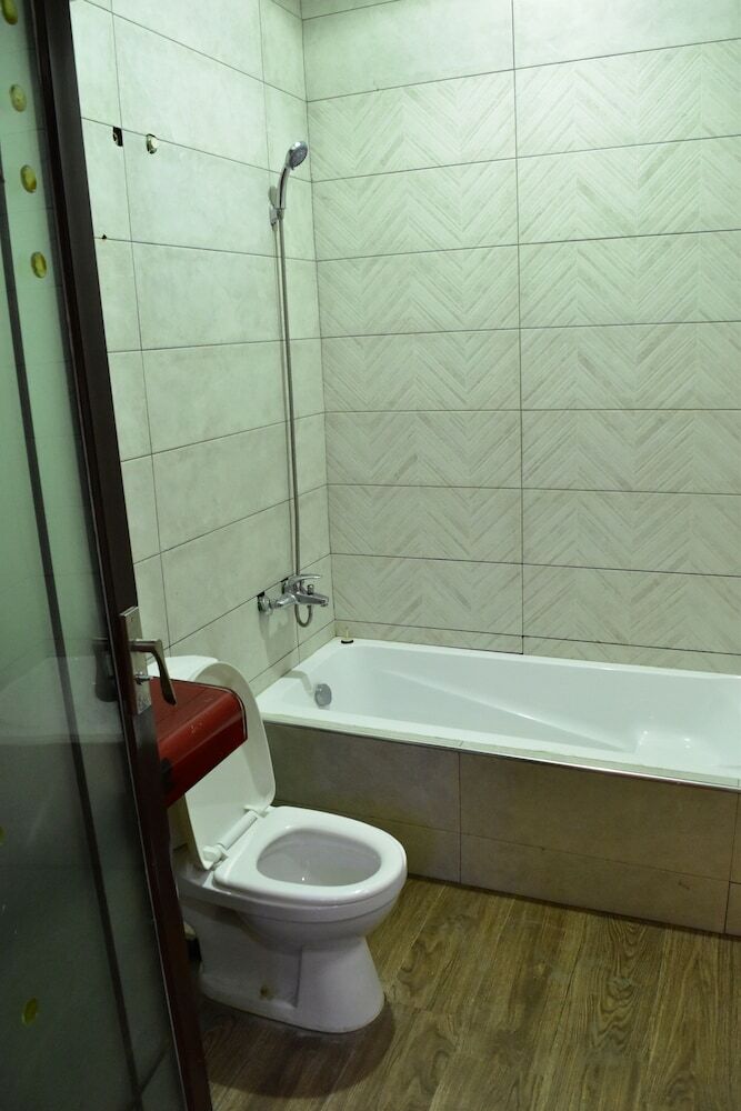 Hotel Chrisma Courts