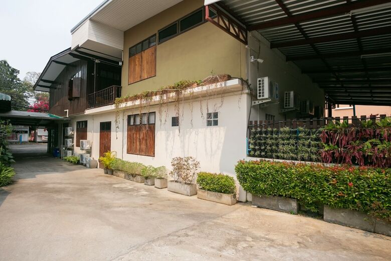 Hostal Oyo 708 All Red Hostel Chiang Mai