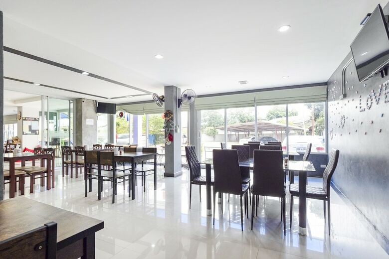 Hotel Oyo 689 Treeyapat Place