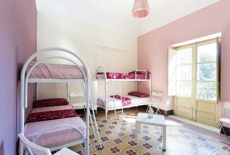 Hostal Sunshine Hostel