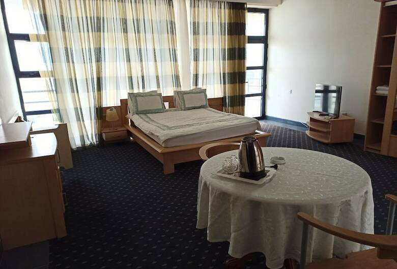 Hotel Kaspi Beach Resort