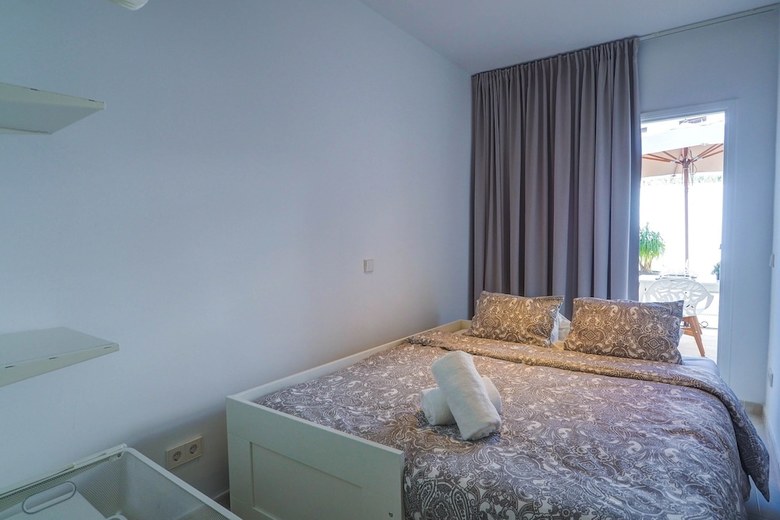 San Sebastian Apartment With Patio