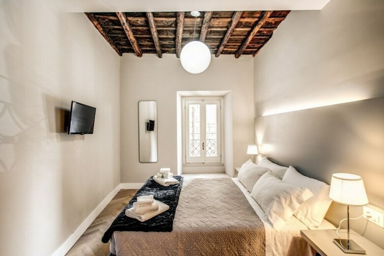 Trevi Fountain Superior 3 Bdr Apartment