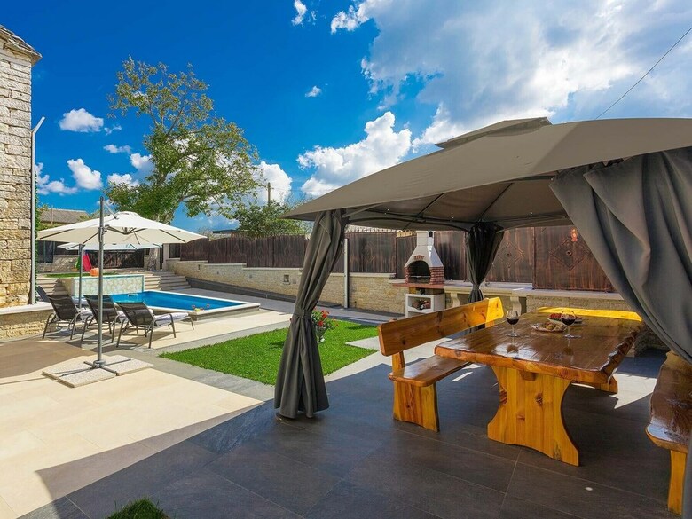 Luxury And Modern Villa With A Pool