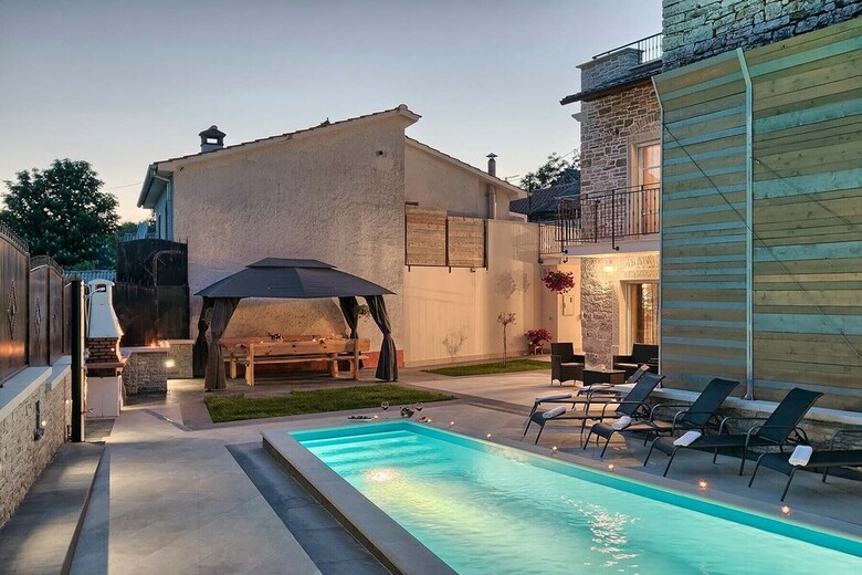 Luxury And Modern Villa With A Pool