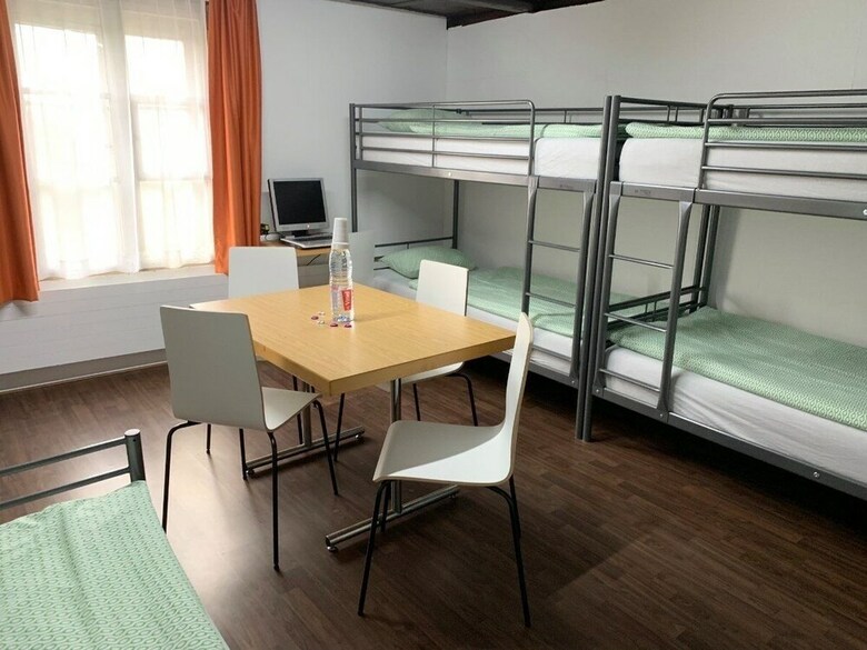 Hostal Hotel Sch�nbrunnen