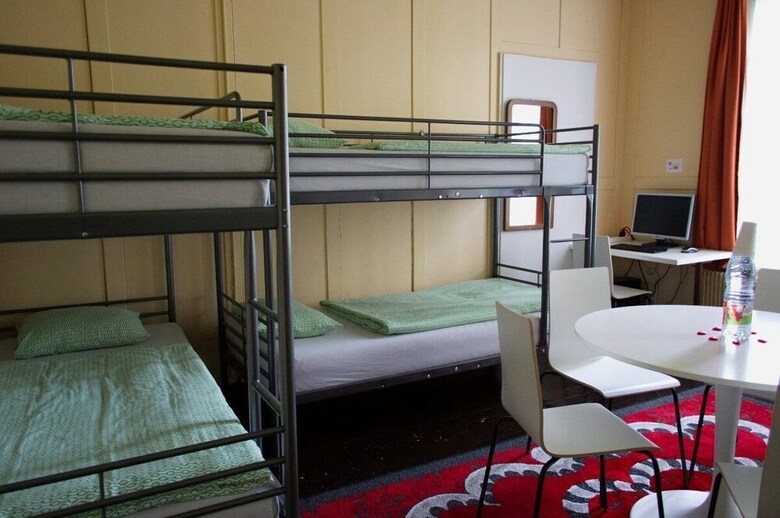 Hostal Hotel Sch�nbrunnen