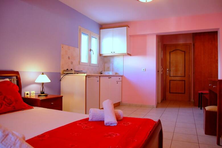 Alkyoni Studios & Apartments