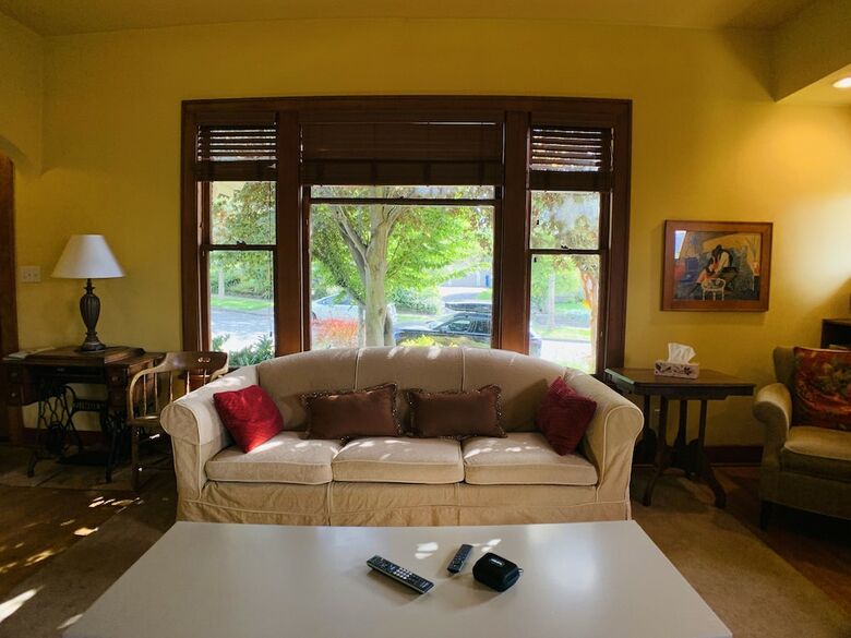 Rustic Comfort On Green Lake