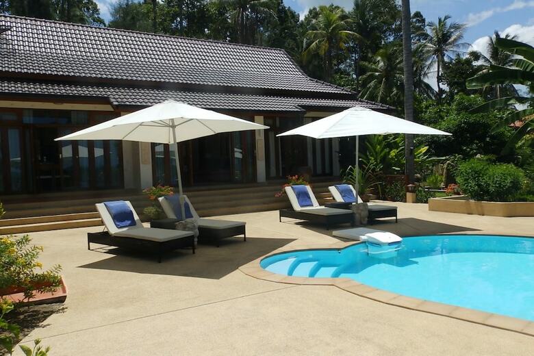 5 Bedroom Sea Breeze Villa