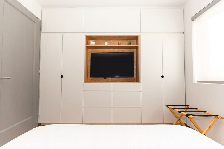 Hip, Tech Top Floor Apt, W/ Private Terrace