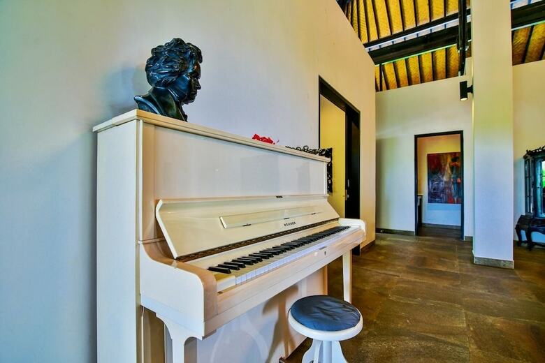 Lovina Residence