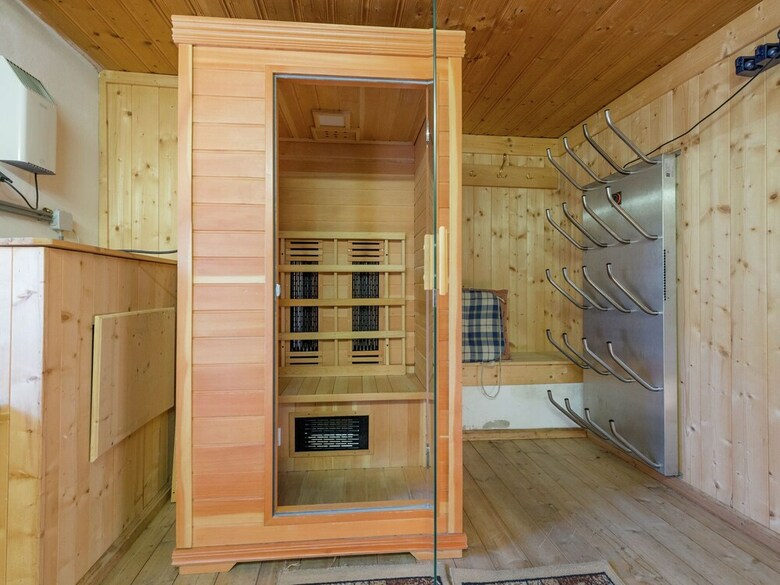 Gorgeous Chalet With Sauna In K�nigsleiten