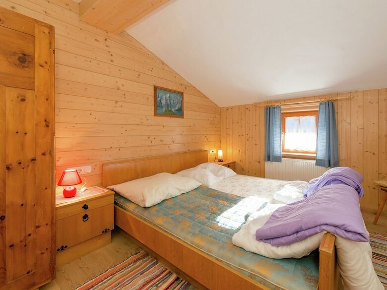 Gorgeous Chalet With Sauna In K�nigsleiten