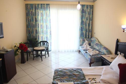 Hotel King Tut Aqua Park Beach Resort
