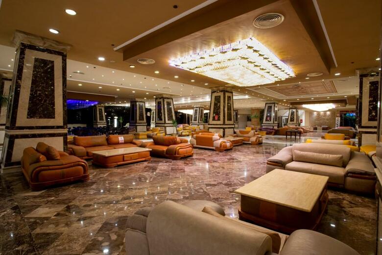 Amc Royal Hotel