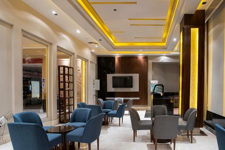 Amc Royal Hotel