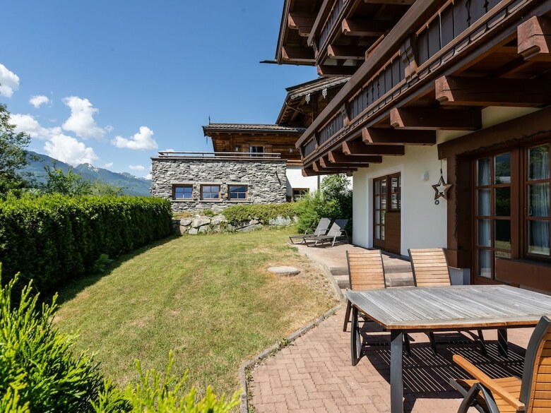 Luxurious Apartment In F�rth With Pool