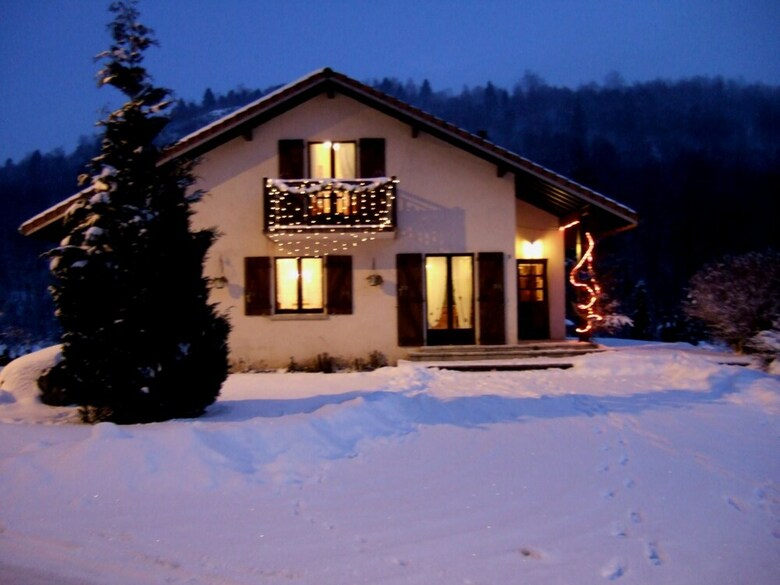 Villa Beautiful Chalet In Le M�nil With Private Garden