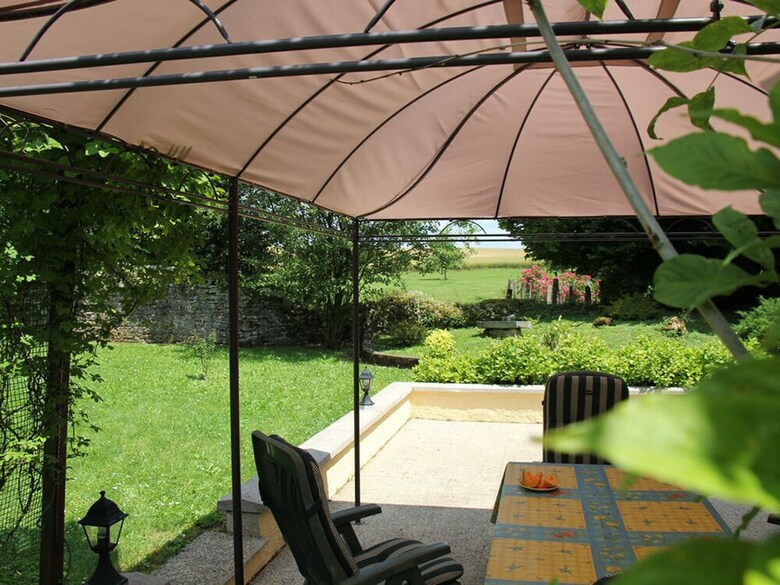Quaint Holiday Home For 6 In Vanne