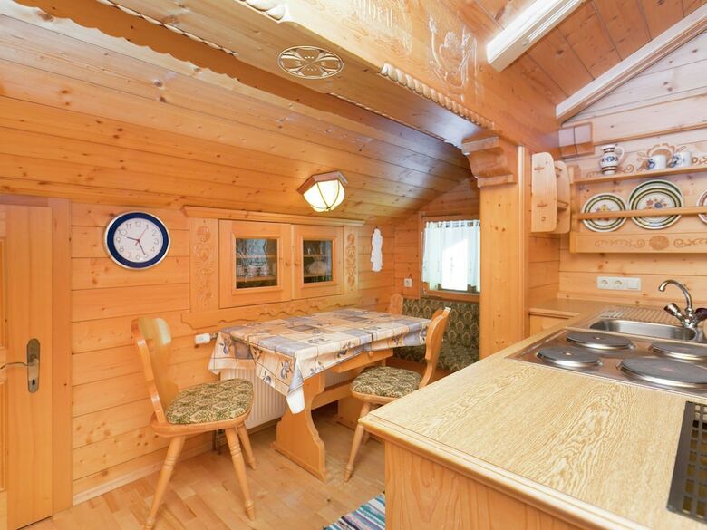 Beautiful Mountainside Chalet In K�nigsleiten