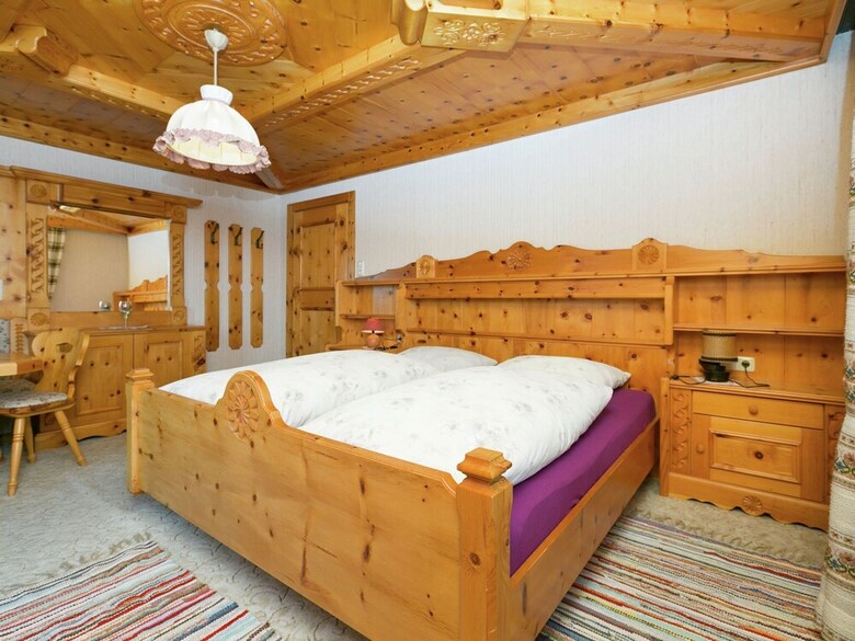 Beautiful Mountainside Chalet In K�nigsleiten