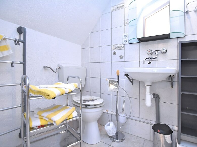 Cozy Apartment In Lichtenhain With Garden