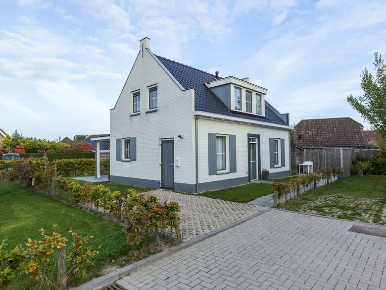 Detached Holiday Home In Wolphaartsdijk With A Small Park