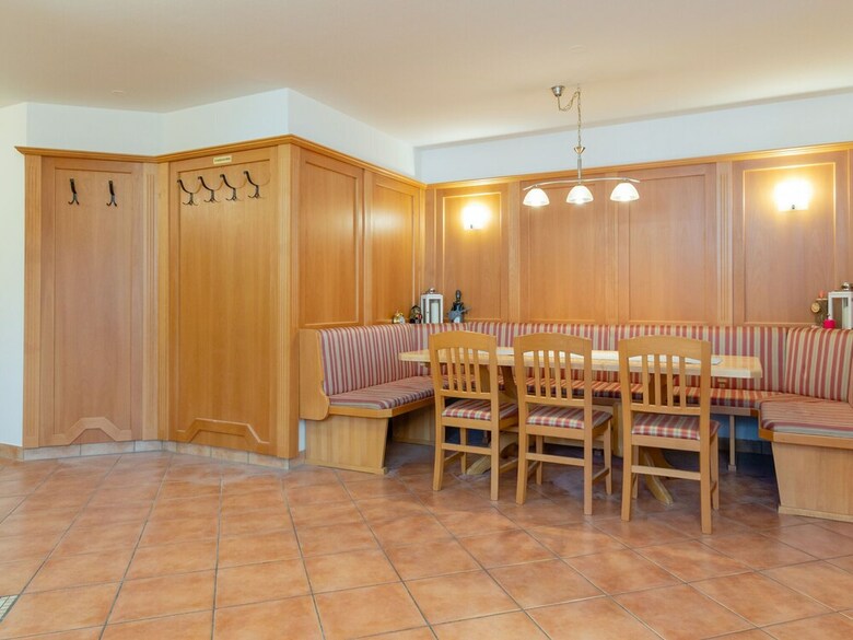 Mountain View Apartment In Piesendorf With Ski Storage