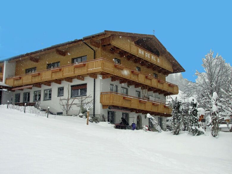 Spacious Apartment With Garden In Tyrol
