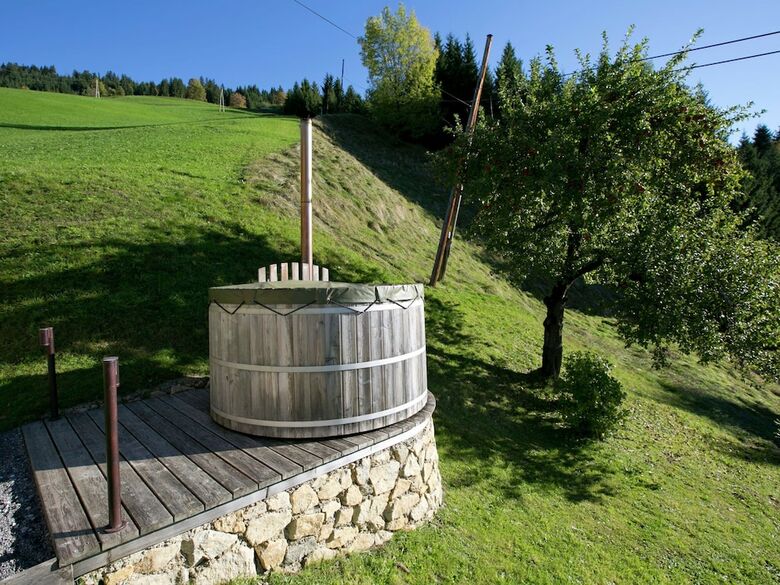 Gorgeous Chalet With Jacuzzi In Tyrol