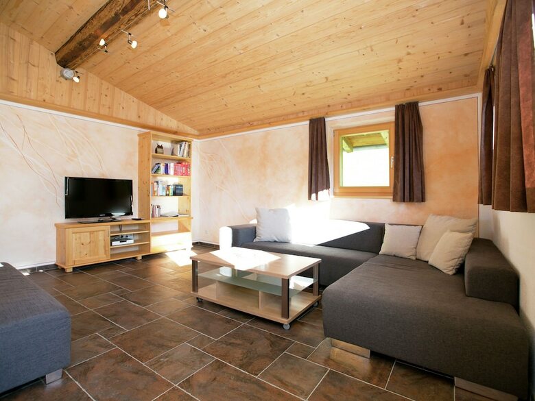 Gorgeous Chalet With Jacuzzi In Tyrol