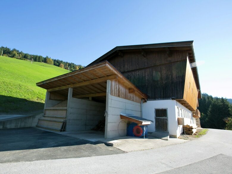 Gorgeous Chalet With Jacuzzi In Tyrol