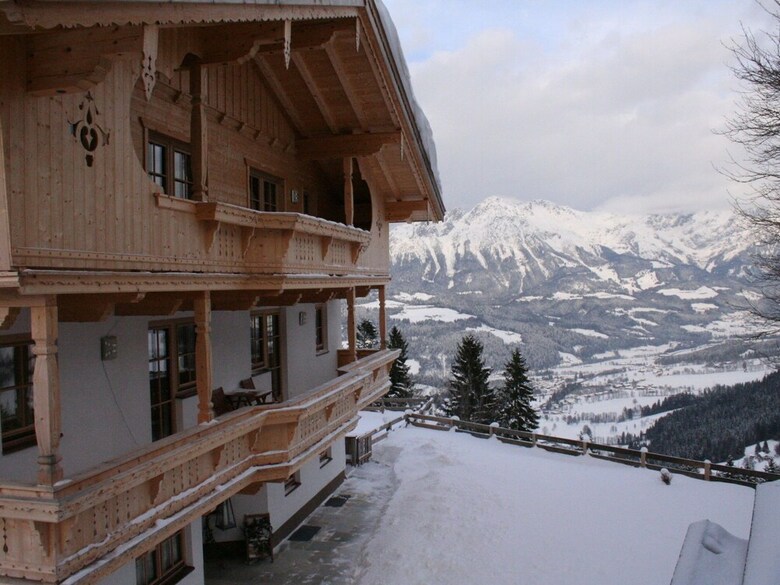 Luxurious Mansion In S�ll Near Forest